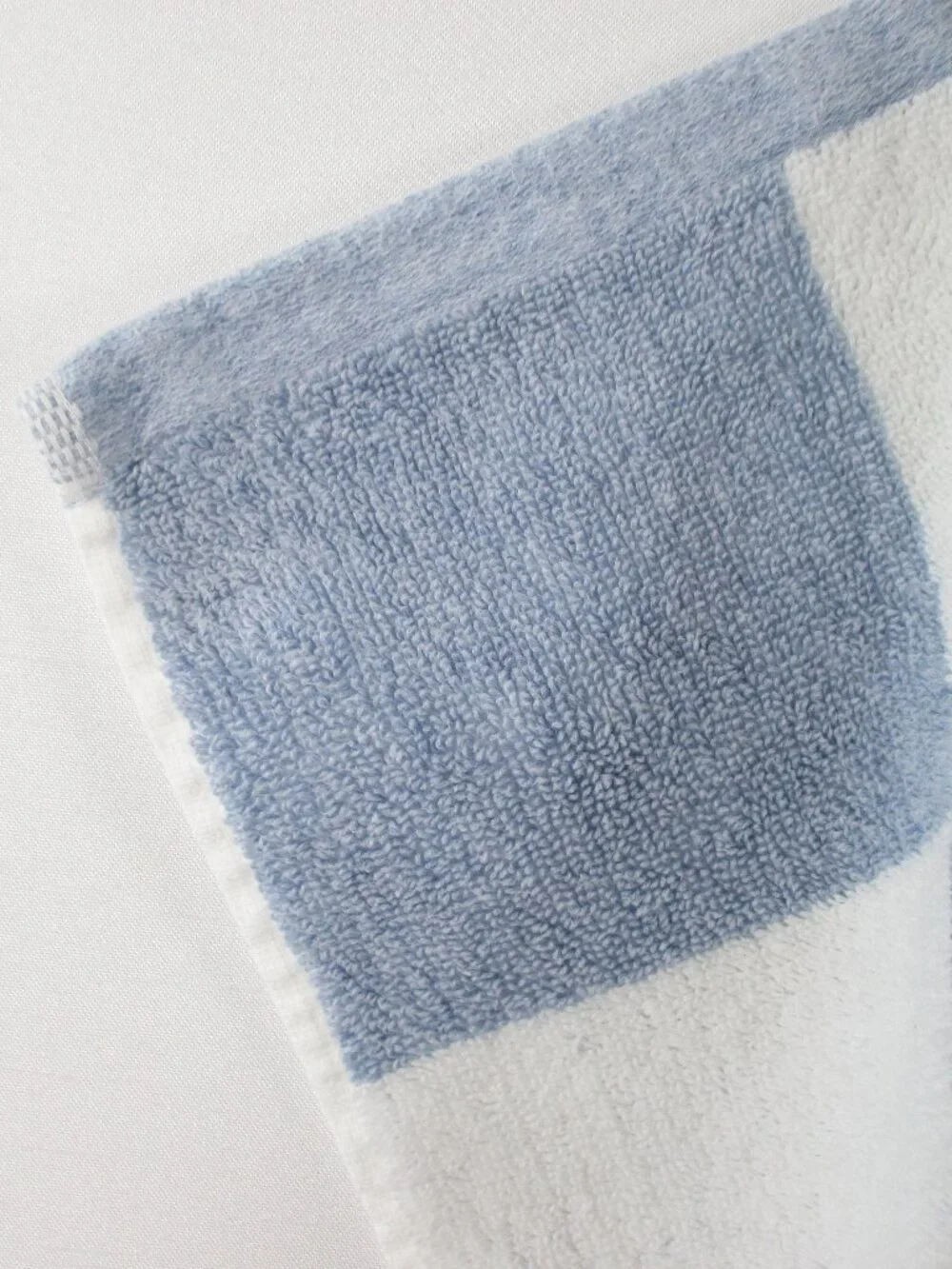 BUNDLE OF 3 DKNY BLUE &  WHITE CHECK BATH TOWELS